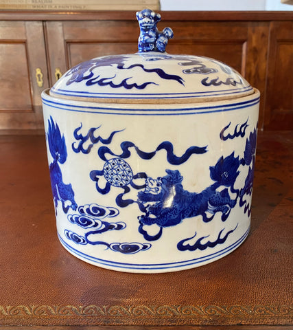 Chinese Lidded Jar with Karashishi Chasing the Tama